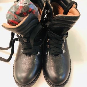 Must Gone!! -  Kenneth Cole Souls Boots New